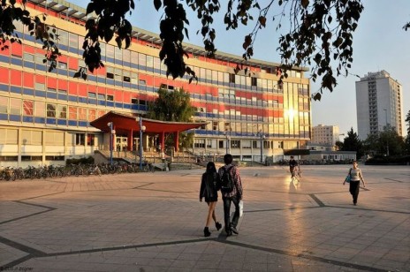 Parvis de la Faculté de Droit Robert Schuman à Strasbourg