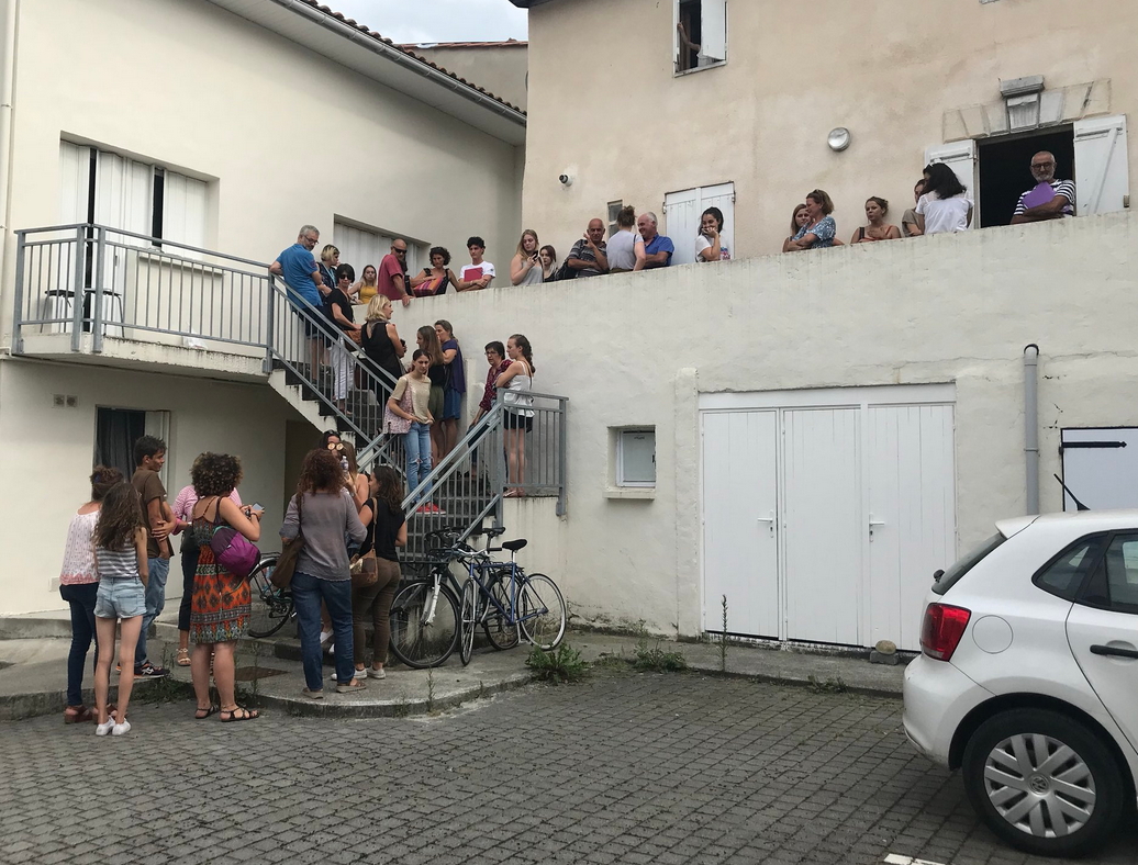 File d'attente pour visiter un bien à louer à Bordeaux. Crédit : Twitter