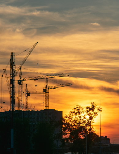 Grues de construction | Crédit : Alex Basov - Unsplash